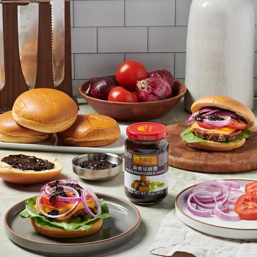 Vista 3 de Lee Kum Kee Salsa de Ajo y Frijoles Negros (13 oz - 1 paquete), Aromática y Sabrosa - Perfecta para Marinadas, Estofado, Salsas para Mojar, Salteado