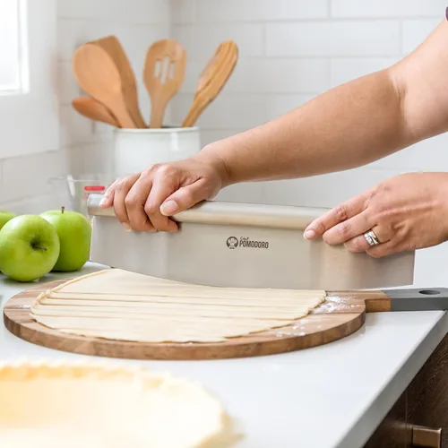 Vista 8 de Chef Pomodoro Cuchillo basculante para pizza con cubierta protectora, multiuso de 14 pulgadas con hoja de acero inoxidable súper afilada, cubierta