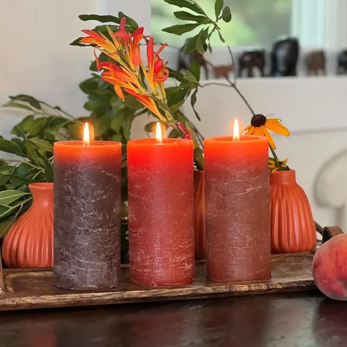 Vista 3 de Juego de velas de pilar de 3 piezas, cera de parafina, 68 horas de tiempo de combustión, mecha de algodón, tonos de ámbar jaspeado, marrón rústico