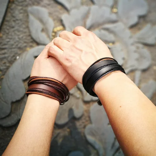 Vista 7 de Pulsera de piel auténtica para hombre y mujer, multicapa, ajustable, con cuerda multicolor, latín, Negro, C0020