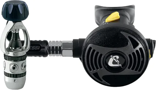 Vista 2 de Cressi Regulador de buceo ideal para principiantes y alquiler- Simple, fuerte y fácil de usar - Filtro cónico y sistema de regulación aguas abajo