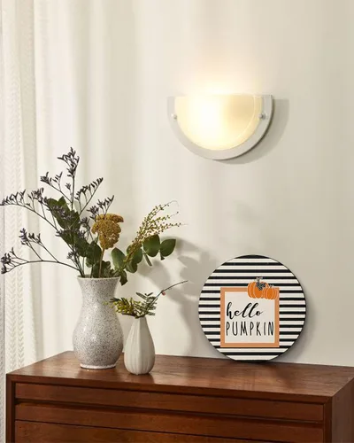 Vista 7 de Letrero de bienvenida para decoración de puerta delantera, calabaza de otoño, rayas rústicas negras y blancas, coronas de 10 pulgadas, decoración