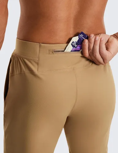 Vista 3 de CRZ YOGA Pantalones deportivos elásticos en 4 direcciones para hombre, de 30 pulgadas, para entrenamiento, casual, con bolsillo con cremallera