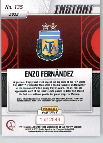 Vista 2 de Panini Instant FIFA World Cup #135 Enzo Fernández Mejor Jugador Joven Argentina - Tarjeta de intercambio oficial de fútbol de Panini en estado Raw