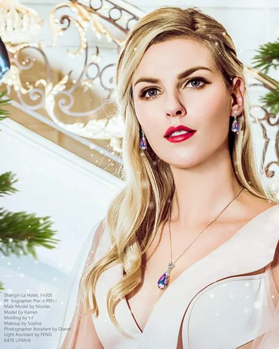 Vista 3 de Kate Lynn Collar para niña Un encuentro con sirena Colgante de lágrima hecho con cristales de Austria y circonita cúbica joyería regalo para el día