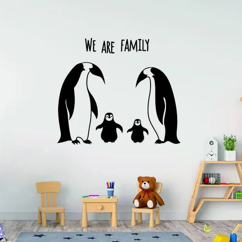 Vista 4 de Calcomanía de pared de la familia de pingüinos, adorable calcomanía extraíble para dormitorio de niños, guardería o sala de juegos, diseño colorido