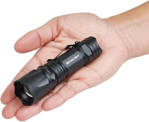 Vista 4 de GearLight Mini linterna LED M3 - 2 linternas tácticas brillantes y pequeñas con lúmenes altos y clip de bolsillo para campamento, uso al aire libre
