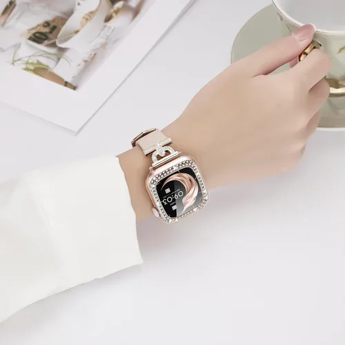 Vista 5 de Correa de cuero compatible con Fitbit Sense 2/Versa 4 para mujeres, elegante correa de cuero con hebilla metálica en forma de D con strass con funda