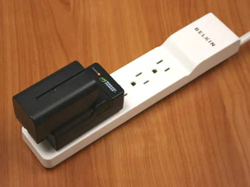 Vista 6 de Wasabi Power Cargador de batería para Sony NP-F330, NP-F530, NP-F550, NP-F570, NP-F730, NP-F750, NP-F760, NP-F770, NP-F950, NP-F960, NP-F970