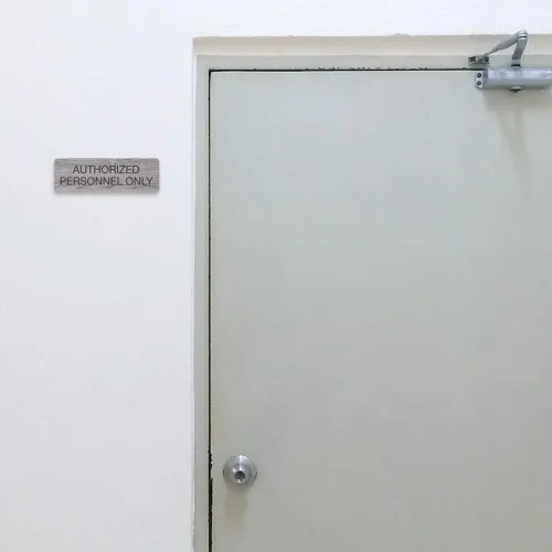 Vista 2 de SBLABELS Authorized Personnel Only - Letrero adhesivo para puerta y pared para restaurantes y pequeñas empresas, 3 x 9 pulgadas, color gris ceniza