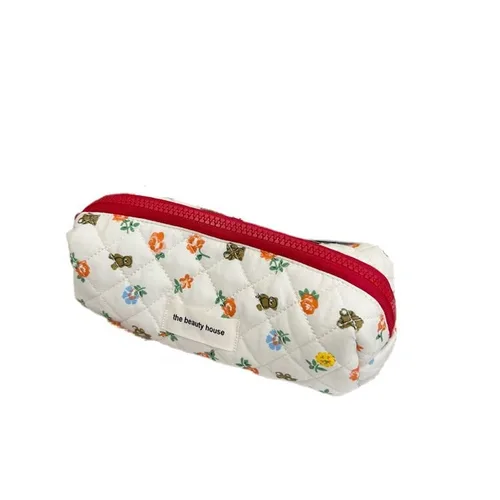 Vista 7 de Bolsa de maquillaje Kawaii bonita bolsa de cosméticos de felpa japonesa, bolsa de aseo peluda con patrones de flores de oso de hadas con cremallera