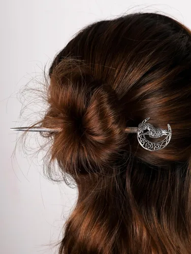 Vista 2 de HAQUIL Wolf Crescent Moon - Palo de pelo para mujeres y hombres, horquilla gótica punk con diseño vikingo para hombres y mujeres, joyería de regalo
