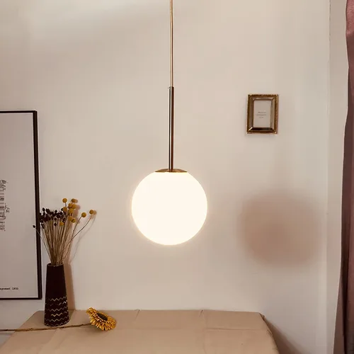 Vista 6 de Mini lámpara colgante de globo de vidrio blanco leche, acabado de latón dorado con cable dorado, E26 de 5.9 pulgadas, bola de vidrio de granja