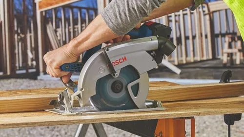 Vista 13 de Bosch GKS18V-26LB14 PROFACTOR 18V Blade-Left 7-1/4 Pulg. Kit de sierra circular con (1) batería de alto poder CORE18V 8 Ah