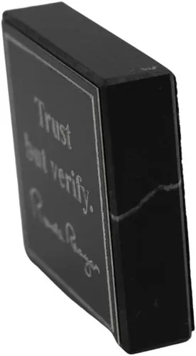 Vista 2 de Ronald Reagan Pisapapeles de mármol Trust But Verify Quote - Exclusivo de la Biblioteca Reagan
