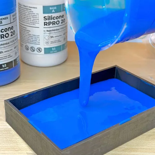 Vista 4 de R PRO 20 Silicone Rubber Liquid 1:1 - Moulding Silicone Medium Soft & Non-Toxic, Dubling Silicone for Mould Making, Resin, Candle Moulds