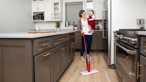 Vista 8 de O-Cedar ProMist MAX Mopa de Spray de Microfibra Elimina el 99% de las Bacterias con Solo Agua, Incluye 1 Repuesto Adicional