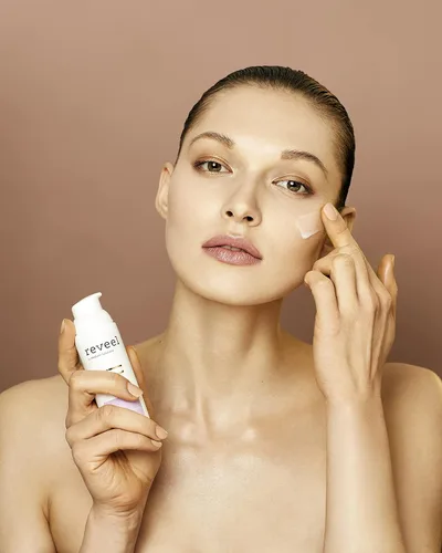 Vista 7 de AHA Fluid for Face by reveel - Suero exfoliante sin enjuague nocturno con 10% de AHA para hidratación y tez refinada - Líquido facial para mujeres