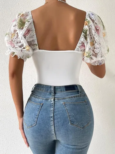 Vista 2 de WDIRARA Body de manga corta con volantes y encaje de contraste para mujer, diseño floral