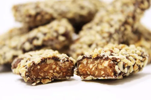 Vista 2 de Toffee inglés Vienese Crunch by Its Delish (revestimiento de chocolate oscuro, 1 libra)