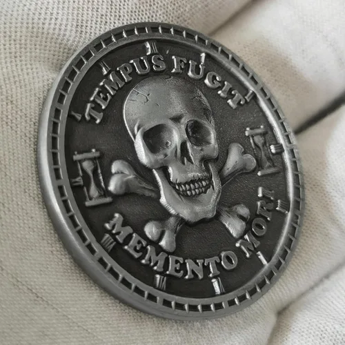 Vista 5 de Medallón Memento Mori Artfully Sculped: una moneda de desafío estoica y espiritual de calavera que sirve como un recordatorio constante