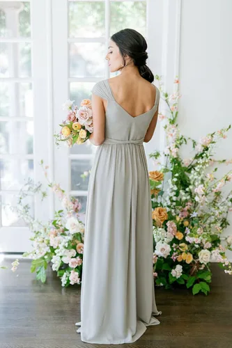 Vista 2 de Vestido largo de gasa para mujer con cuello en V y abertura formal