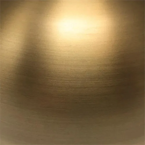 Vista 3 de Vincent - Lámpara de mesa de 25.13 pulgadas de alto con pantalla de metal en latón/blanco/latón