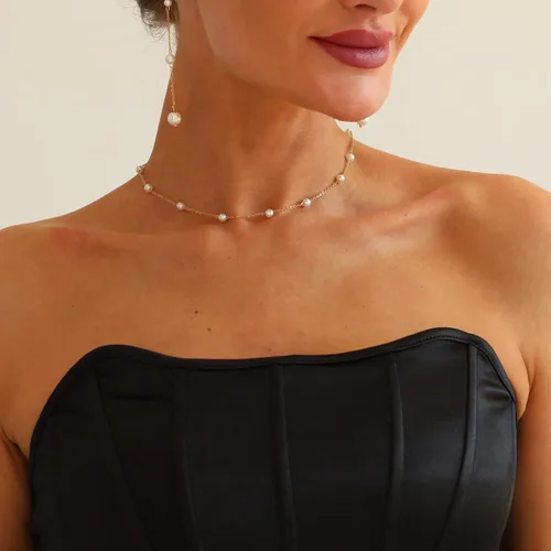 Vista 2 de foyjoey Gargantilla de perlas delicadas, ajustable, hecha a mano, collar de cadena de cuentas de oro para mujer, dama de honor, boda, joyería