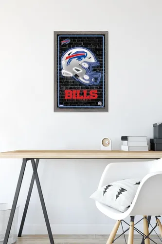 Vista 6 de NFL Buffalo Bills - Póster de pared con casco neón, 22.4 pulgadas de largo x 14.7 pulgadas de ancho, versión enmarcada de madera de granero