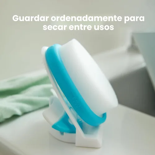 Vista 5 de Frida Baby El Sistema de Costra Láctea de 3 Pasos, DermaFrida The FlakeFixer, Esponja, Cepillo, Peine y Soporte de Almacenamiento para Bebés