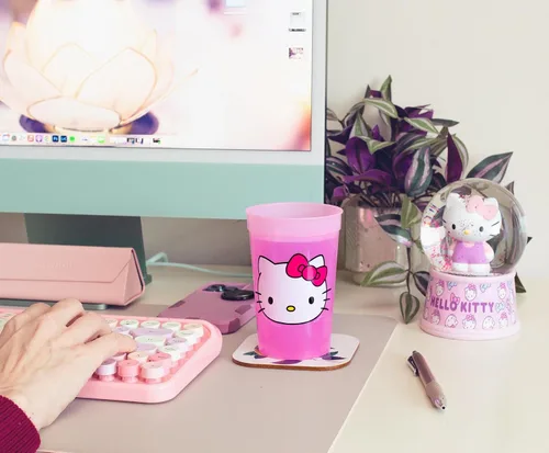 Vista 7 de Silver Buffalo Sanrio Hello Kitty - Paquete de 4 vasos de plástico que cambian de color, 15 onzas