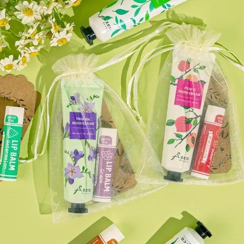 Vista 5 de AZEN 120 Juegos de Regalos a Granel, Crema de Manos y Bálsamo Labial a Granel con Bolsa de Organza, Tarjeta de Agradecimiento, Regalos de Baby
