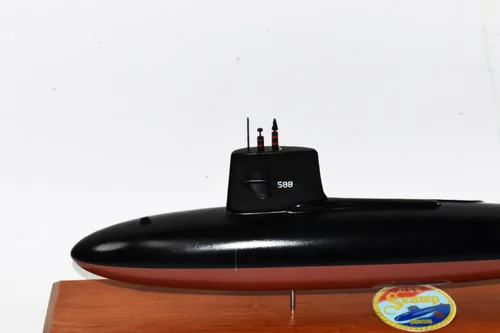 Vista 3 de USS Scamp (SSN-588) Modelo submarino, azul marino, modelo a escala de 20 pulgadas, caoba, clase de skipjack
