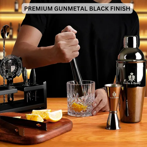 Vista 2 de Hawke & Hanley Mixology Bartender Kit: juego de coctelera con una coctelera de Martini, herramientas de bar y soporte de bambú negro Kit