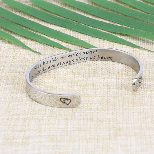 Vista 3 de JoycuFF - Pulseras de acero inoxidable para mujer con frase inspiradoramantra (en inglés) oculta, un regalo para mostrarle tu apoyo a tus amigos
