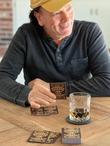Vista 6 de Regalos de Bourbon para hombres, juego de trivia único Bourbon Trek para amantes del whisky Regalos de whisky para hombres Trivia de cultura