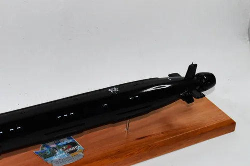 Vista 3 de Squadron Nostalgia LLC USS Washington (SSN-787) Modelo submarino, US Navy, modelo a escala de 20 pulgadas, caoba, Virginia Class Block III