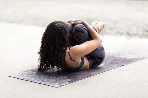 Vista 7 de YOGA DESIGN LAB Travel Yoga Mat 2-in-1 Mat+Towel Lightweight, Foldable, Eco Luxury Ideal for Hot Yoga, Bikram, Pilates, Barre, Sweat 1.5mm