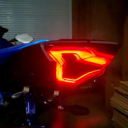 Vista 2 de Lámpara de freno de motocicleta, luz trasera LED con señales de giro integradas, repuesto para Yamaha YZF R3 R25 Y15ZR MT07 FZ07 LC150