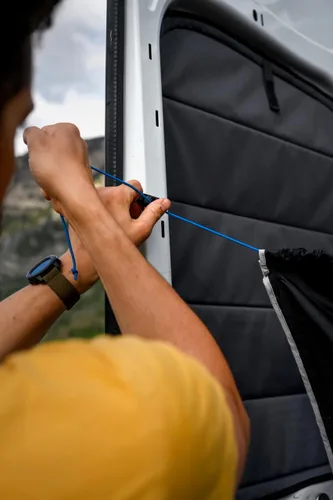 Vista 4 de VanEssential Puerta trasera universal de ducha/pantalla de privacidad para Mercedes-Benz Sprinter, Ford Transit, Ram Promaster Vans - Ajustable