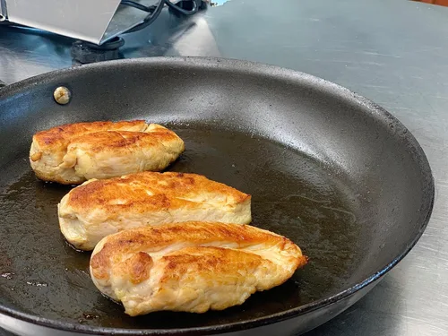 Vista 3 de Tyson Pechugas de pollo deshuesadas y sin piel, congeladas, 2.5 libras