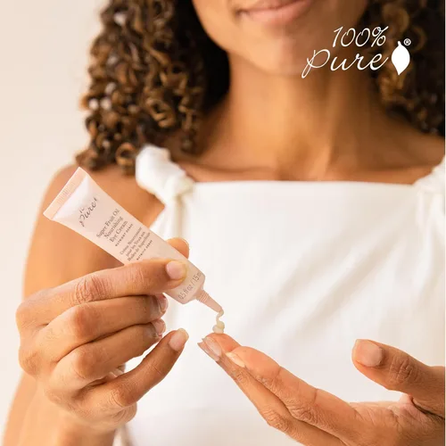 Vista 6 de 100% PURE Super Fruit Oil Crema nutritiva para ojos, antienvejecimiento orgánica y natural para hinchazón, líneas finas, bolsas debajo de los ojos