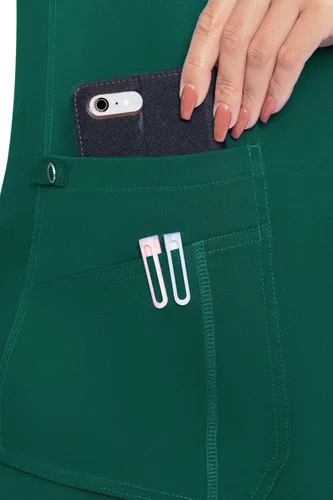 Vista 4 de Med Couture Touch - camisa de uniforme médico con cuello en V para mujer
