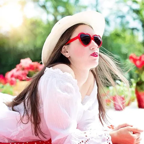 Vista 8 de Lentes de difracción de efecto cardíaco ver corazones - Gafas de efecto especial para fiesta de música y festivales de música Rojo