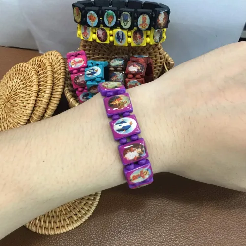 Vista 4 de yantu Pulsera elástica de panel pequeño de madera extraíble con imágenes de santos religiosos, Jesús y rosario, Madera