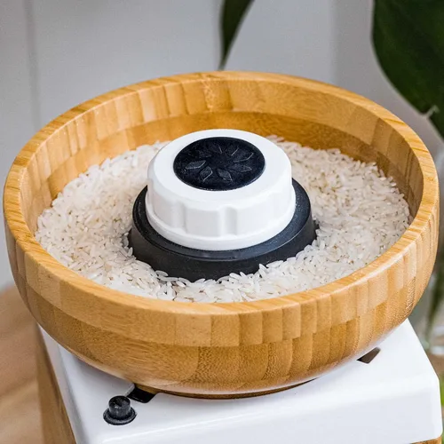 Vista 3 de NutriMill Harvest Molino Eléctrico de Grano de Piedra, 450 Vatios - Blanco
