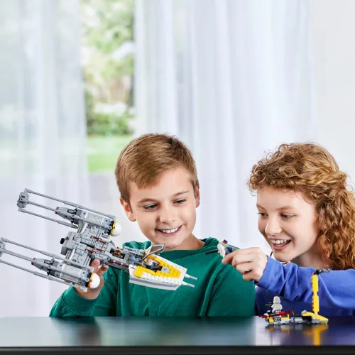 Vista 4 de LEGO Star Wars Starfighter 75172 juguete Star Wars con alas en Y