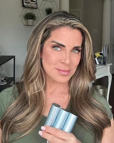 Vista 6 de Prime Prometics PrimeWand Pearl – Impresionante y natural resaltador en barra de maquillaje pro-edad para mujeres maduras