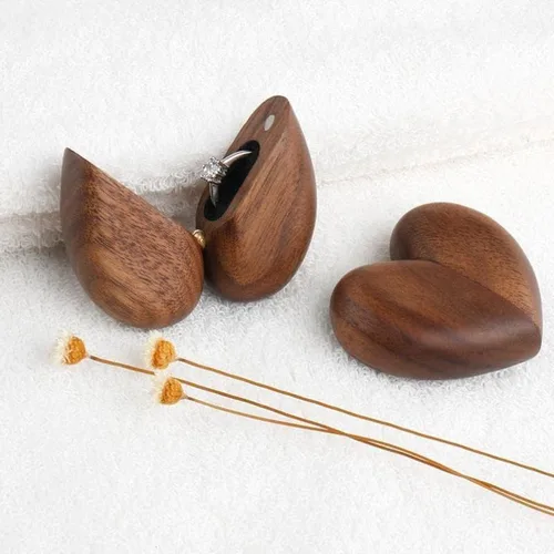 Vista 5 de LitGreen Caja de anillo de madera de nogal en forma de corazón, caja de almacenamiento para boda, propuesta, compromiso