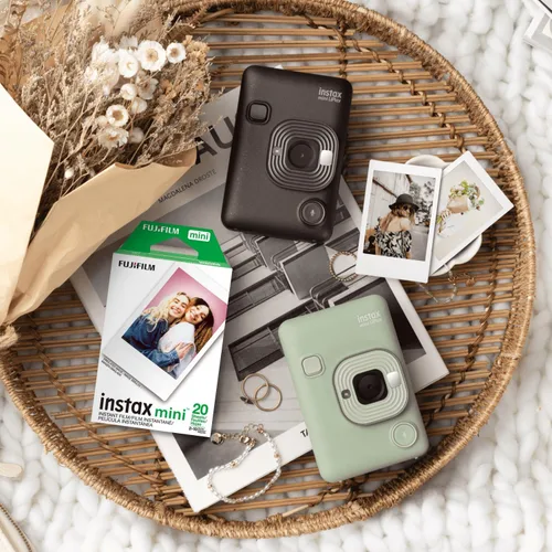 Vista 5 de Fujifilm Película Instax Mini – Paquete doble de 20 EXP en total, ISO 800, compatible con Instax Mini Evo, 12, 11, 9 modelos, incluye paño